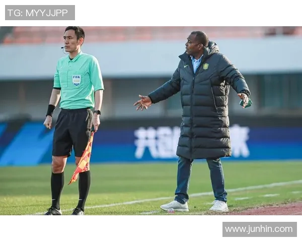 北京羽毛球队团队协作引发热议球员间配合与默契成焦点讨论 北京羽毛球队团队协作引发热议球员间配合与默契成焦点讨论